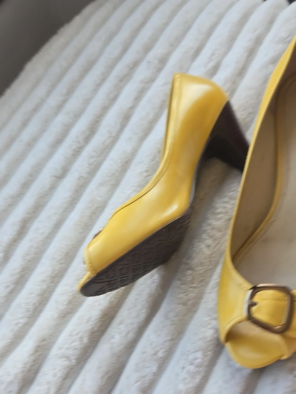 Anme Klein IFlex Seidek Banana Leather Open-toe Pump US 6.5